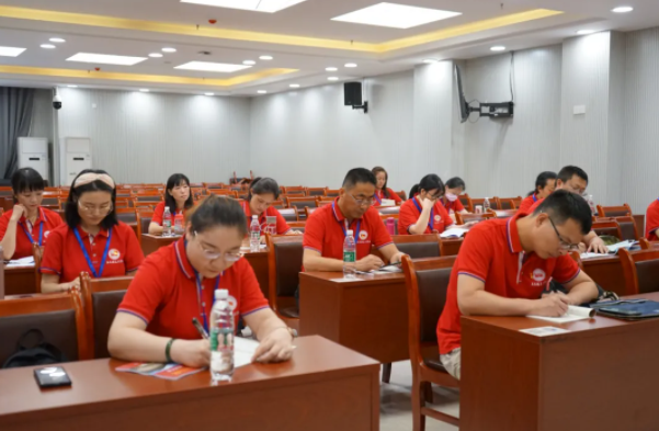 成都职业技术学院马克思主义学院开展“学党史 崇师德”专题培训