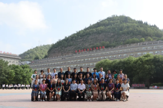 “学习百年党史，弘扬延安精神，传承红色基因”全国高校思想政治理论课教师社会实践研修班圆满结业