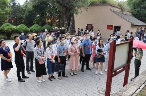 “学习百年党史，弘扬延安精神，传承红色基因”全国高校思想政治理论课教师社会实践研修班圆满结业