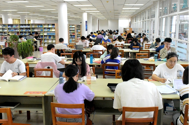 教学秩序井然 师生状态良好 学校新学期开课第一天