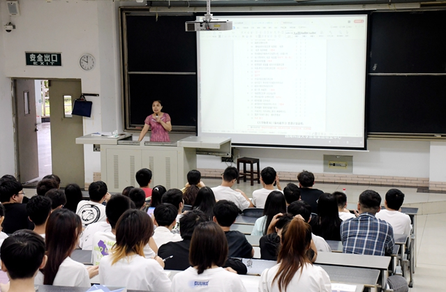 教学秩序井然 师生状态良好 学校新学期开课第一天