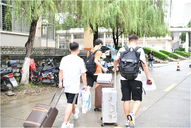 新学期，新气象——我校迎来2021年秋季学期第一批返校学生