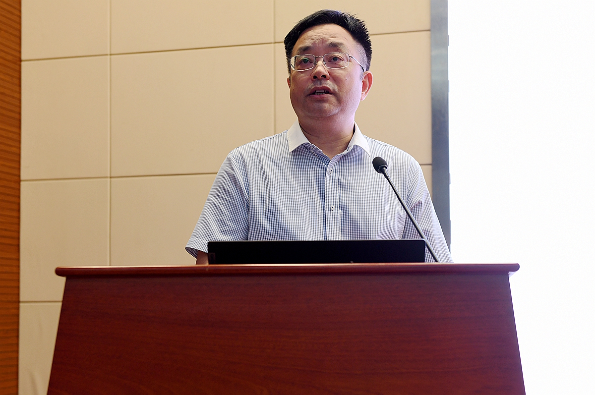 学校2021年暑期中层干部学习研讨班举行专题报告会
