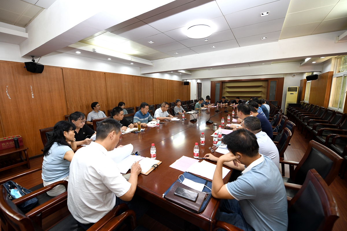 学校2021年暑期中层干部学习研讨班举行专题报告会