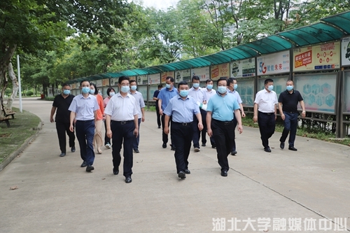 校领导调研督导阳逻校区规划建设和疫情防控工作