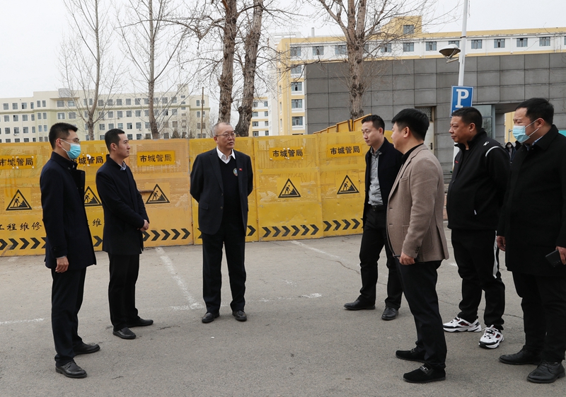学校南区人行天桥正式投入使用