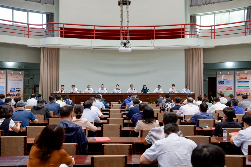学校召开新学期校务工作会议部署安排重点工作