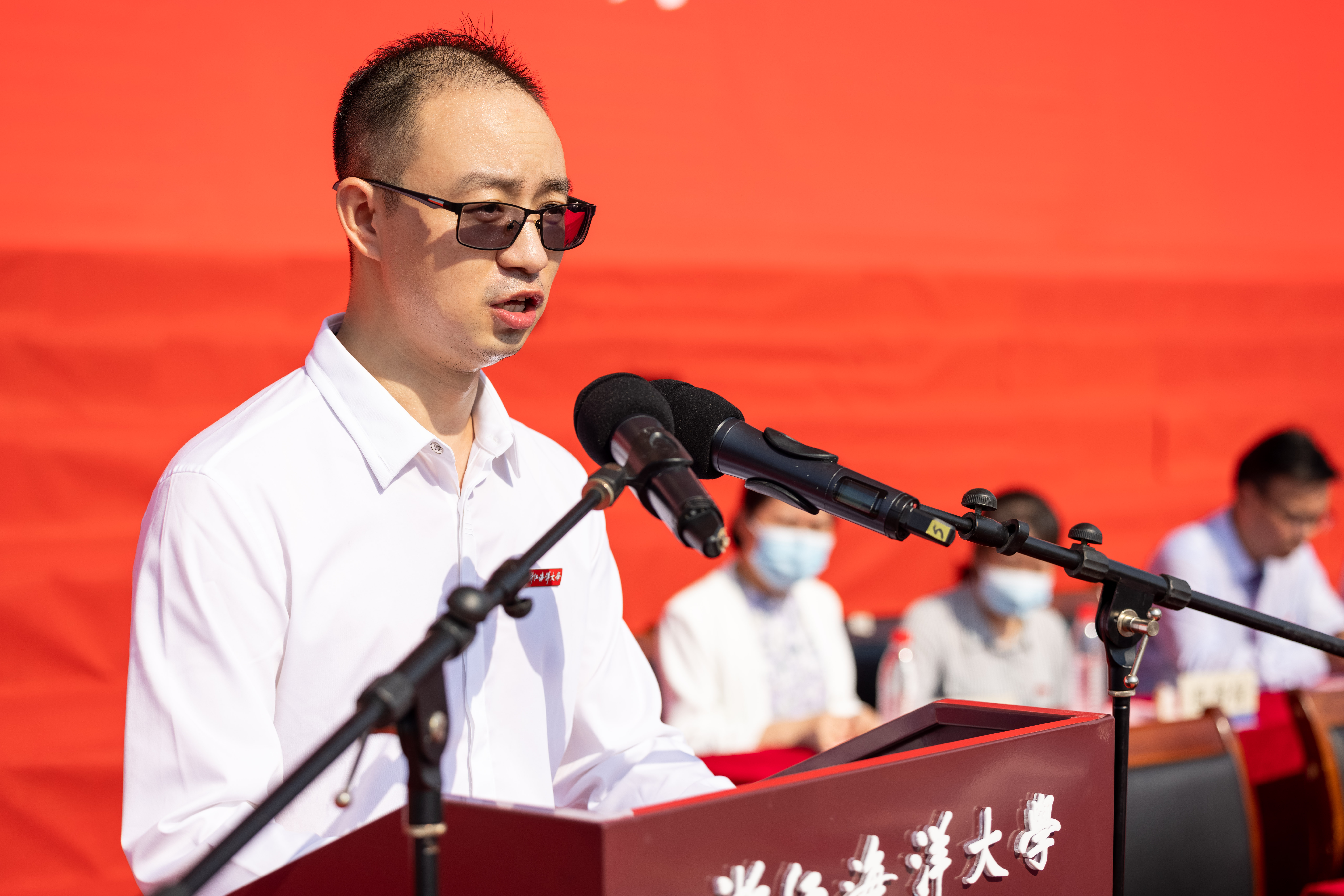 开学典礼上,教师代表,信息工程学院电子信息工程系专业教师杨堃以"