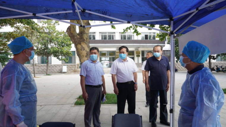 校领导检查指导新学期学生返校工作