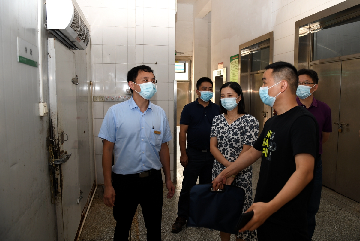 洪山区开学工作专项督导检查工作组来校检查指导开学及疫情防控工作