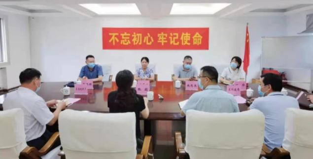 我校领导看望慰问党外挂职干部
