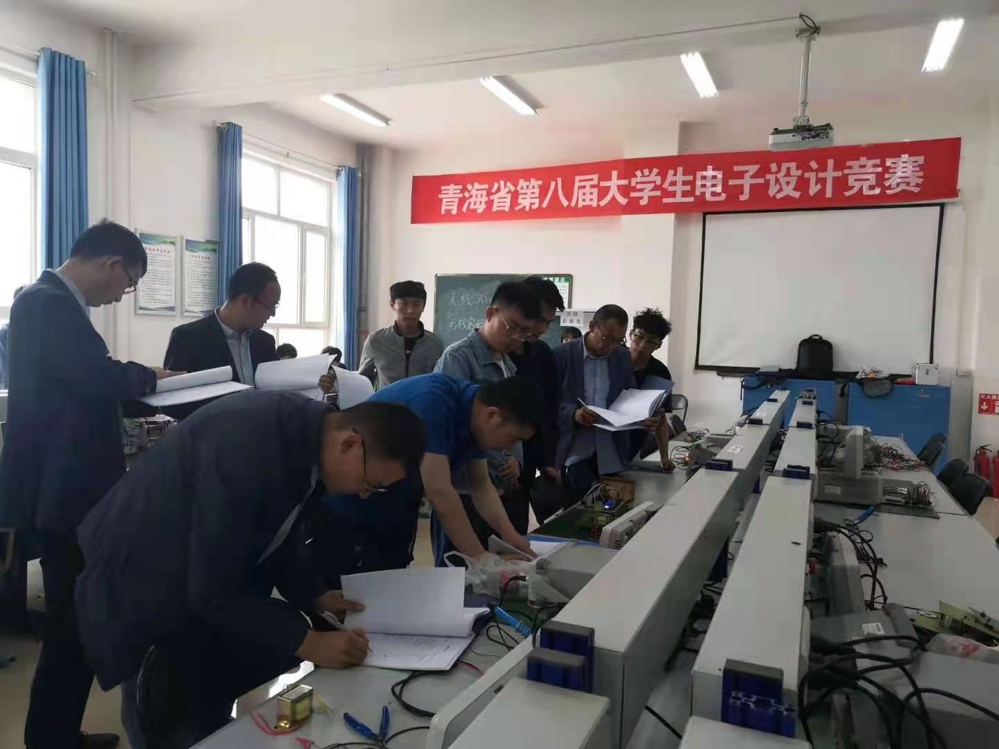 我校学生在青海省第八届大学生电子设计竞赛中喜获佳绩
