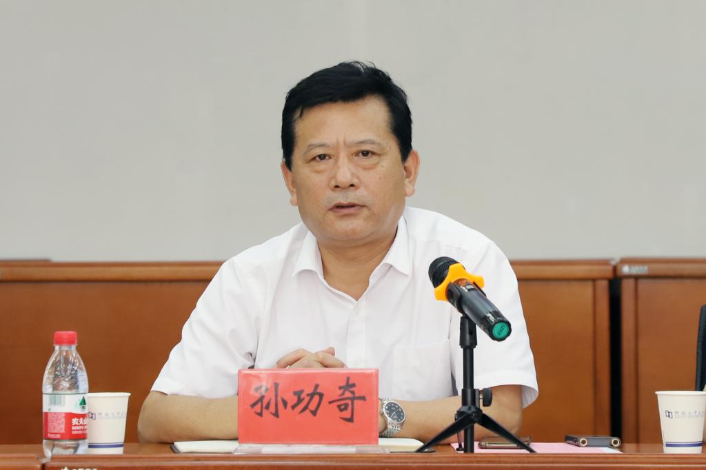 孙功奇一行到我校出版社推进巡视整改工作