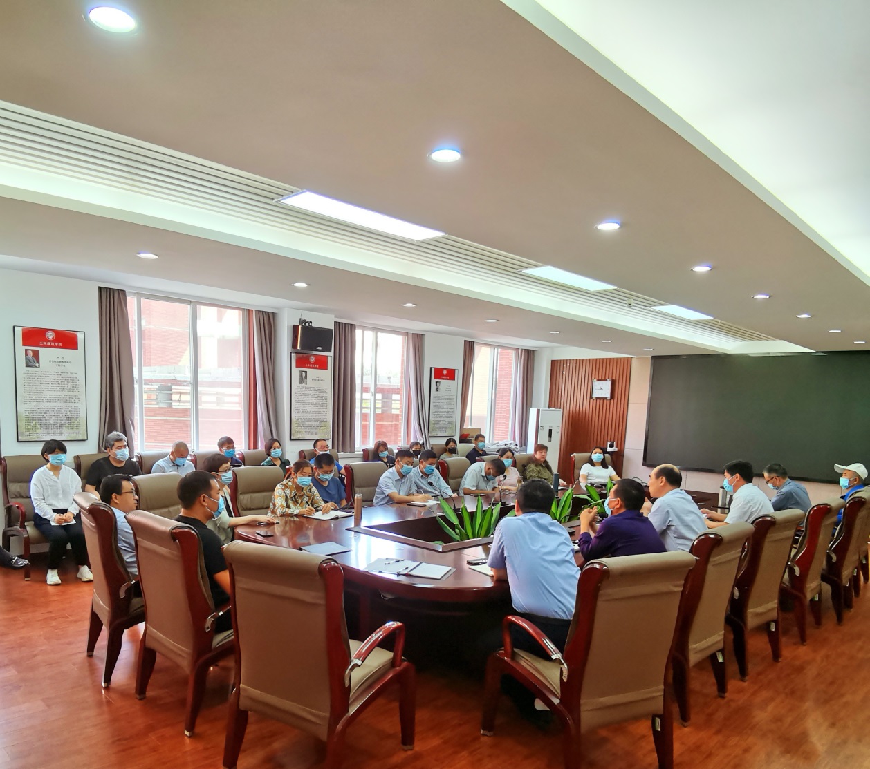 土木建筑学院召开暑期工作总结暨新学期工作部署会议