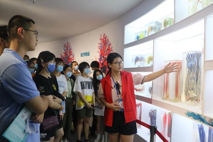 医学生开学第一课：参观人体科学馆，了解生命，尊重生命，敬畏生命