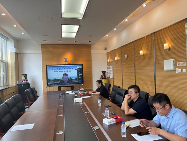 信息学院召开“学在东信”2021级本科新生线上家长会