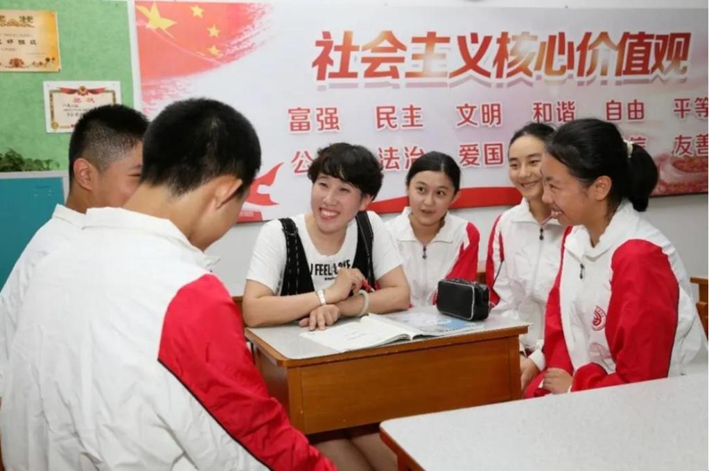 【赓续初心担使命·走进一线】2021年度辽宁省教书育人模范李桂玲老师
