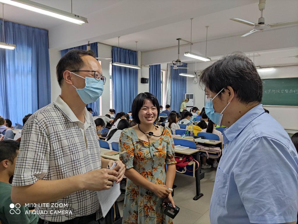 新学期开学秩序井然