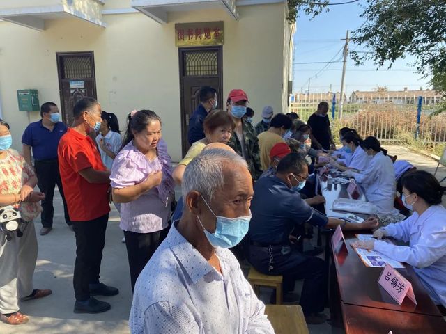 【我为群众办实事】石大一附院老干二科党支部健康义诊进连队