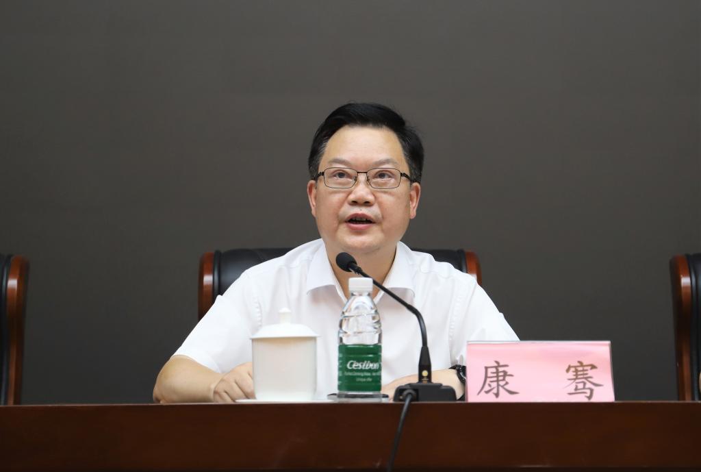 学校召开秋季学期干部大会