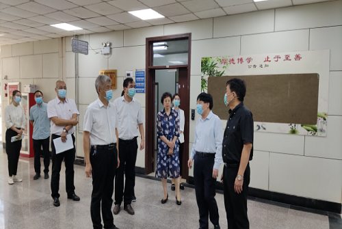 新乡市人大常委会科技创新体制机制专题调研组到我校进行调研