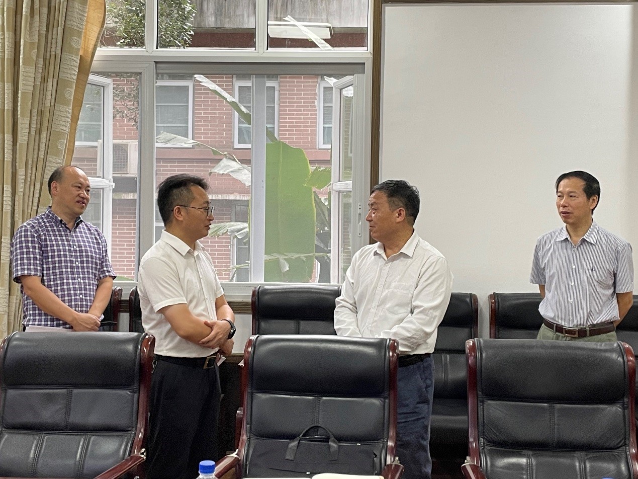 高县人民政府来校交流洽谈