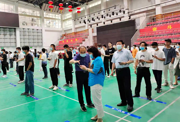 筑牢校园安全防线 我校开展返校师生核酸检测