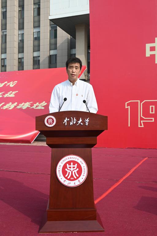 “努力成为心目中理想的自己”——我校2021级新生开学典礼隆重举行
