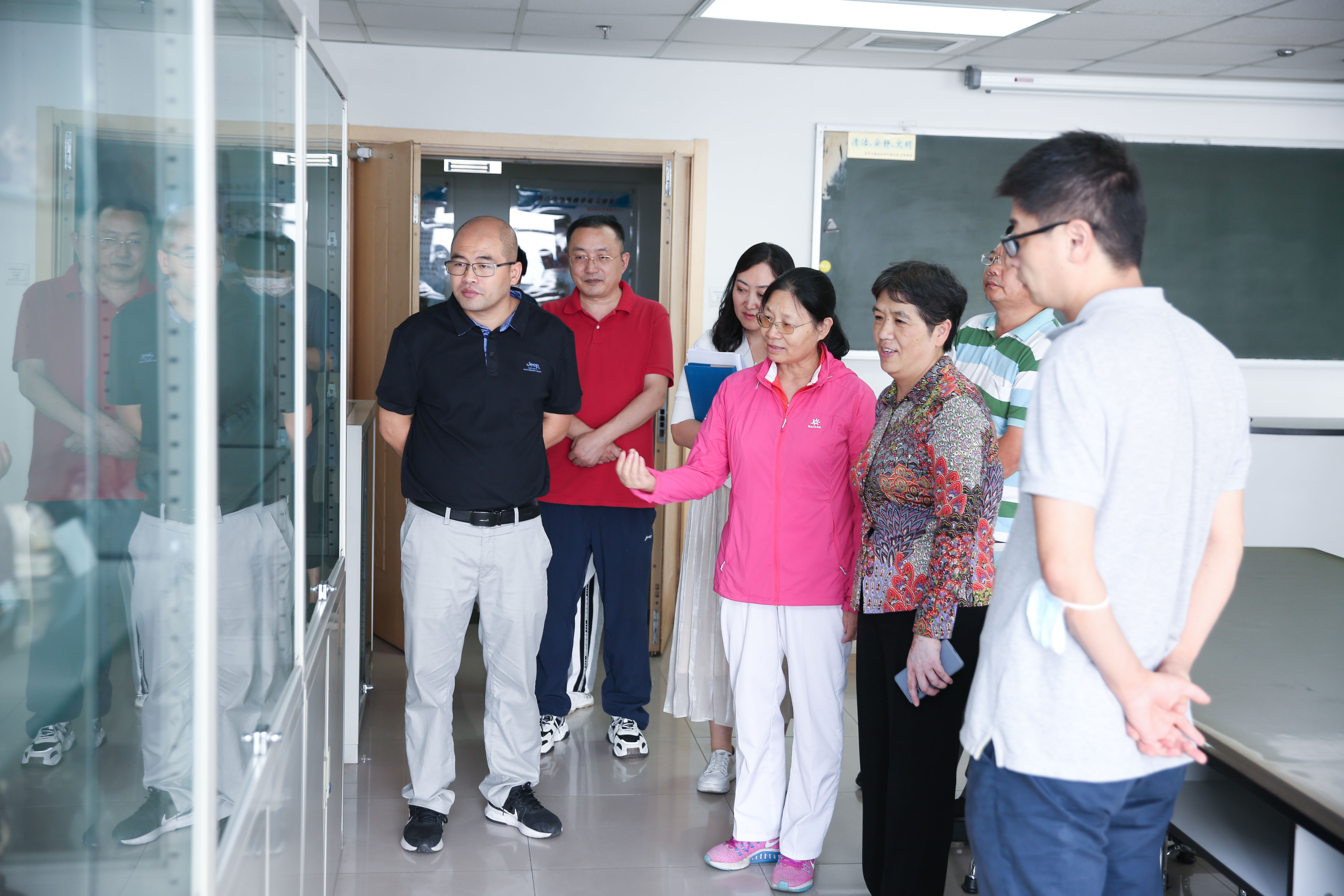 我校开展新学期实验室开学准备暨安全检查工作