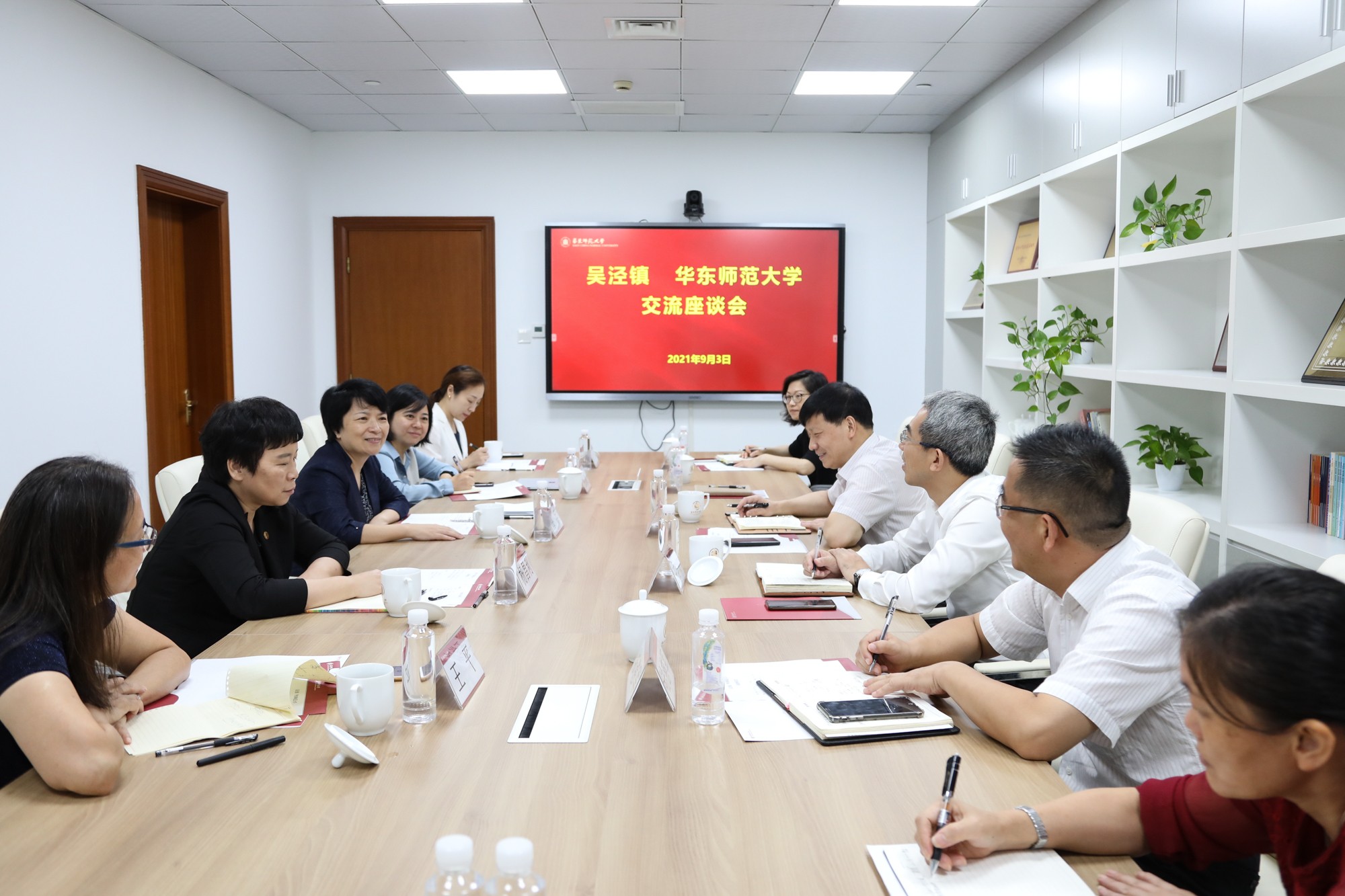 闵行区吴泾镇党政领导来校访问