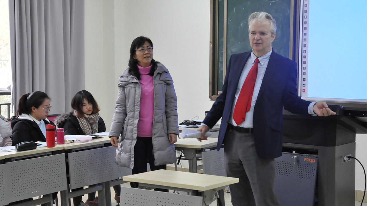 迎党代会 | 上外英语学院：多维联动，深化人文教改体系；三全育人，探索分类卓越路径