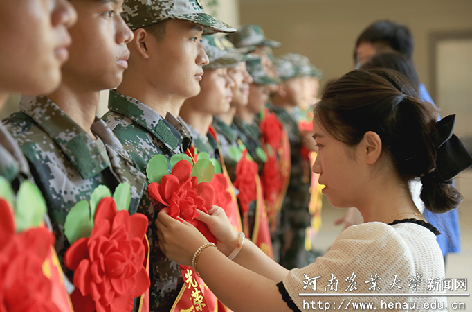 我校24名青年学子奔赴绿色军营