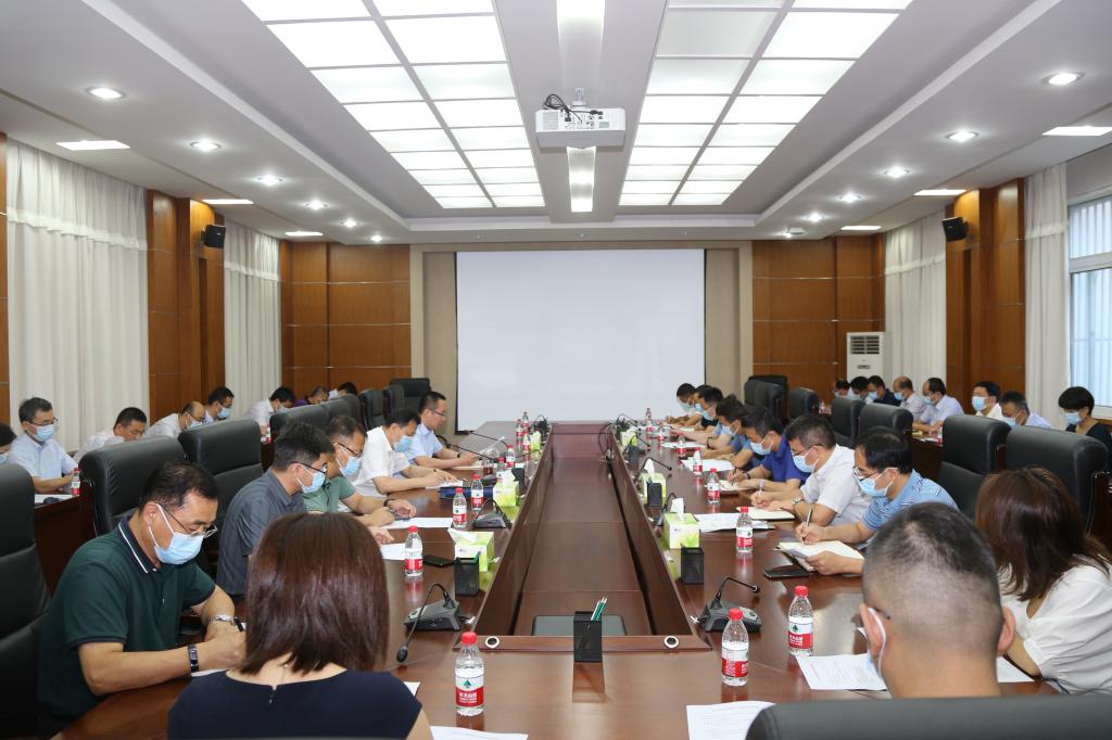 学校召开办公用房清理整改部署会