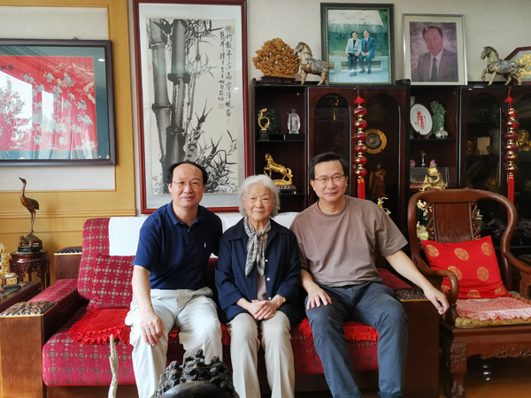 弘扬尊师重教传统 赓续百年教育初心——校领导看望慰问老教师代表