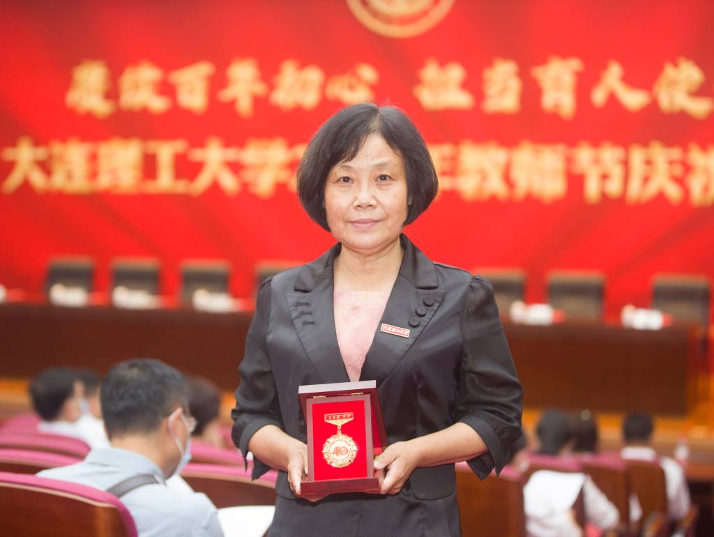 【赓续初心担使命·走进一线】辽宁省“最美教师”王子茹教授