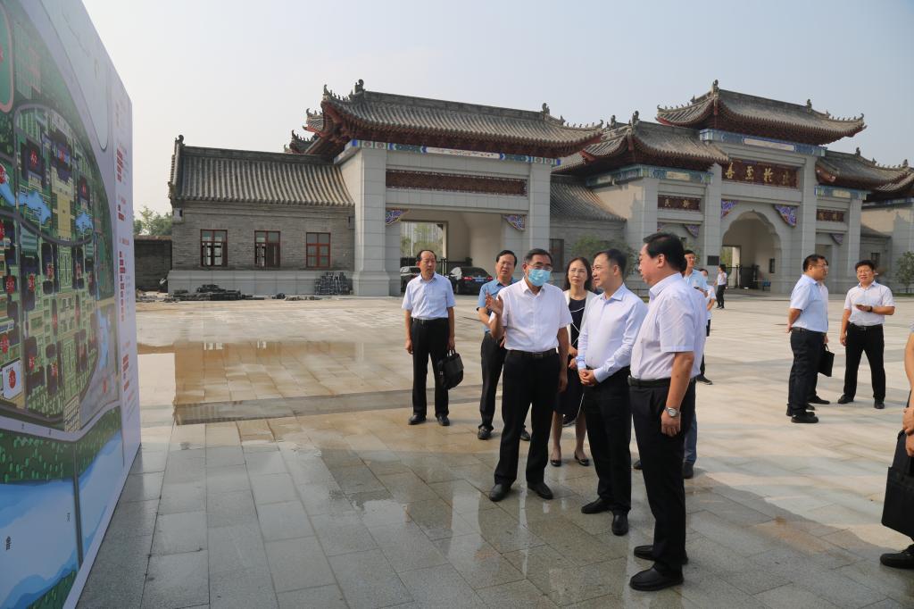 省发改委主任何雄一行赴郑州校区调研