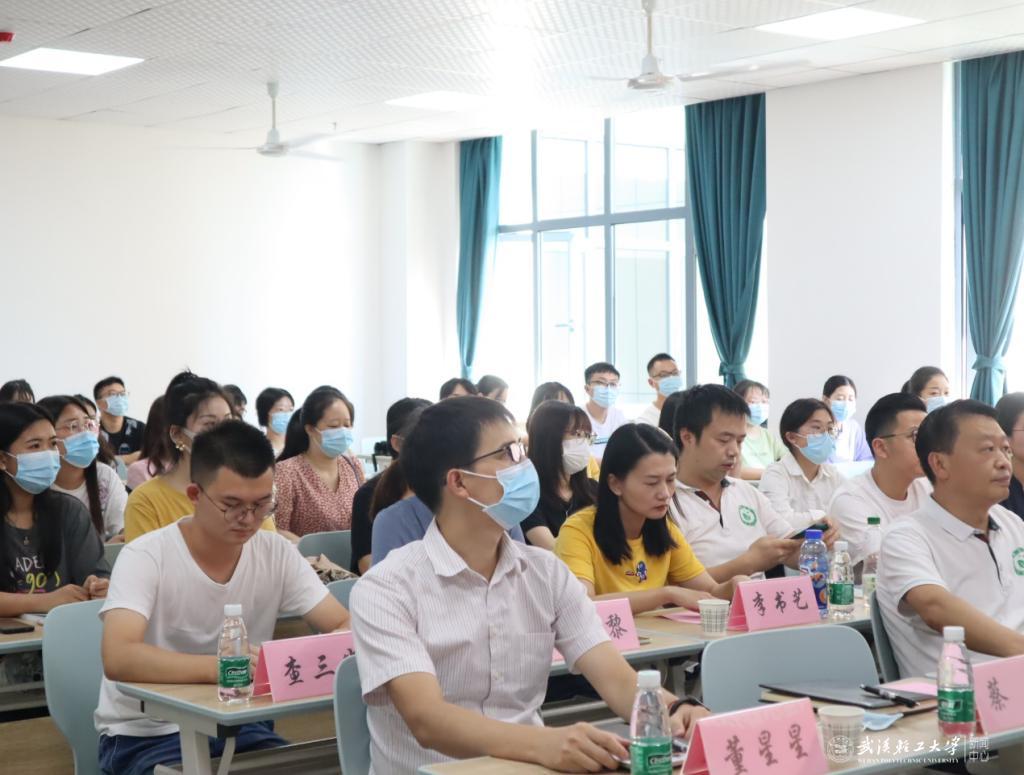 硒产业学院举行2021级研究生新生见面会暨入学教育大会