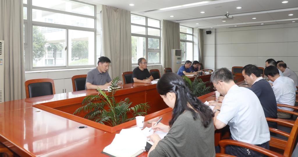 学校召开马克思主义学院建设与发展问题座谈会