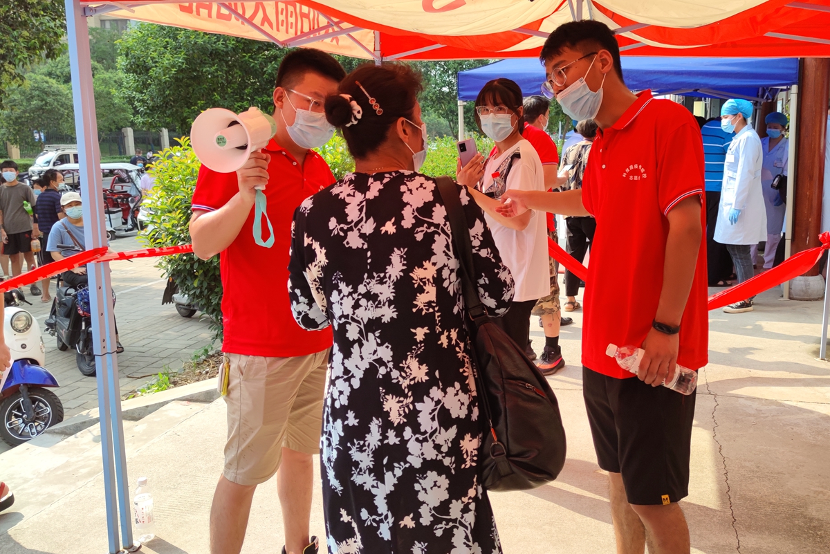 【战“疫”故事】植物科学技术学院师生在抗洪战“疫”一线践行志愿精神