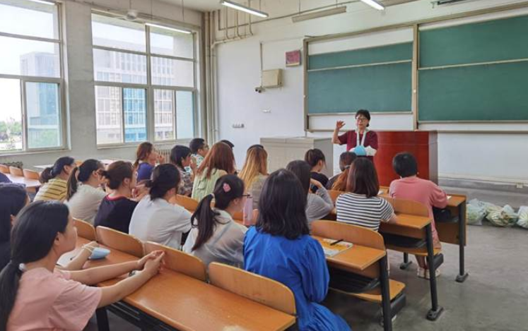 外国语学院慰问2021年暑期留校考研学生
