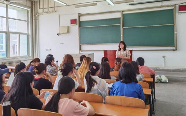 外国语学院慰问2021年暑期留校考研学生