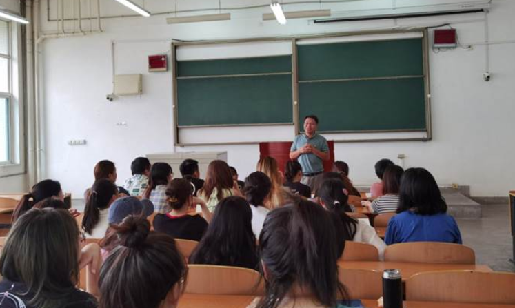 外国语学院慰问2021年暑期留校考研学生