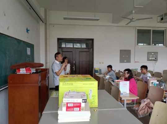 地球科学与工程学院领导看望慰问暑期留校学生