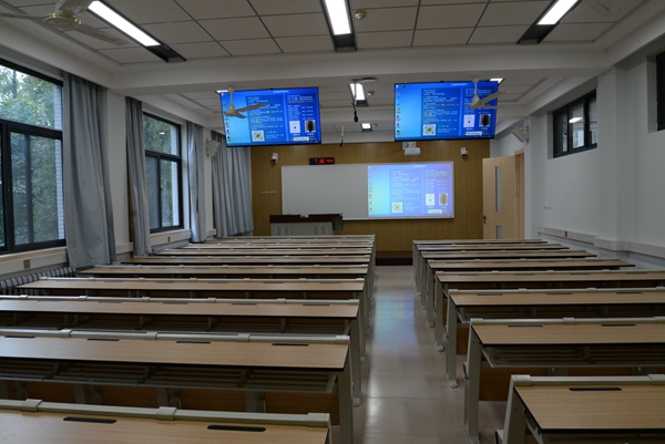 南校区1号教学楼智慧教室正式启用