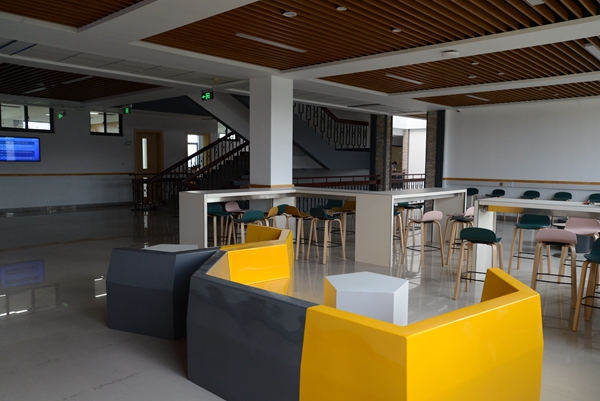 南校区1号教学楼智慧教室正式启用