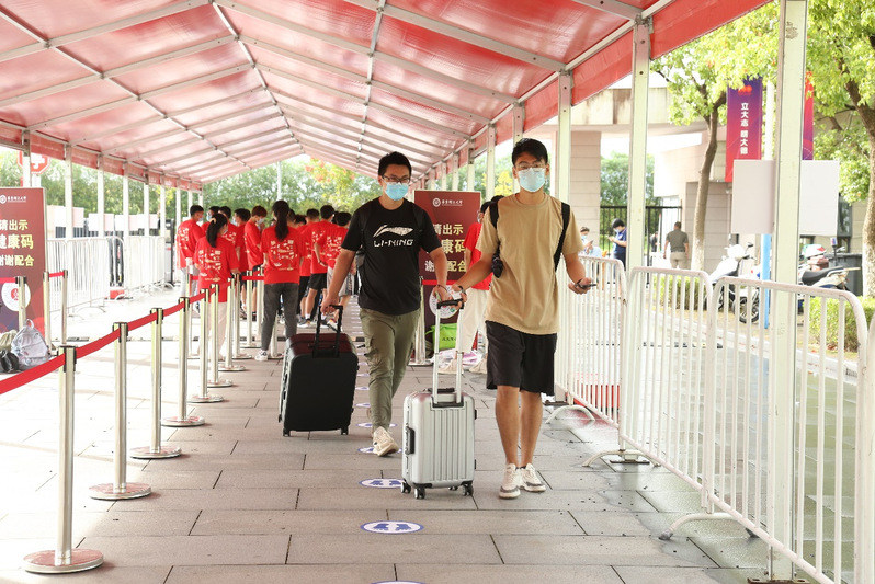 【媒体报道集锦】华理研究生迎新获媒体关注