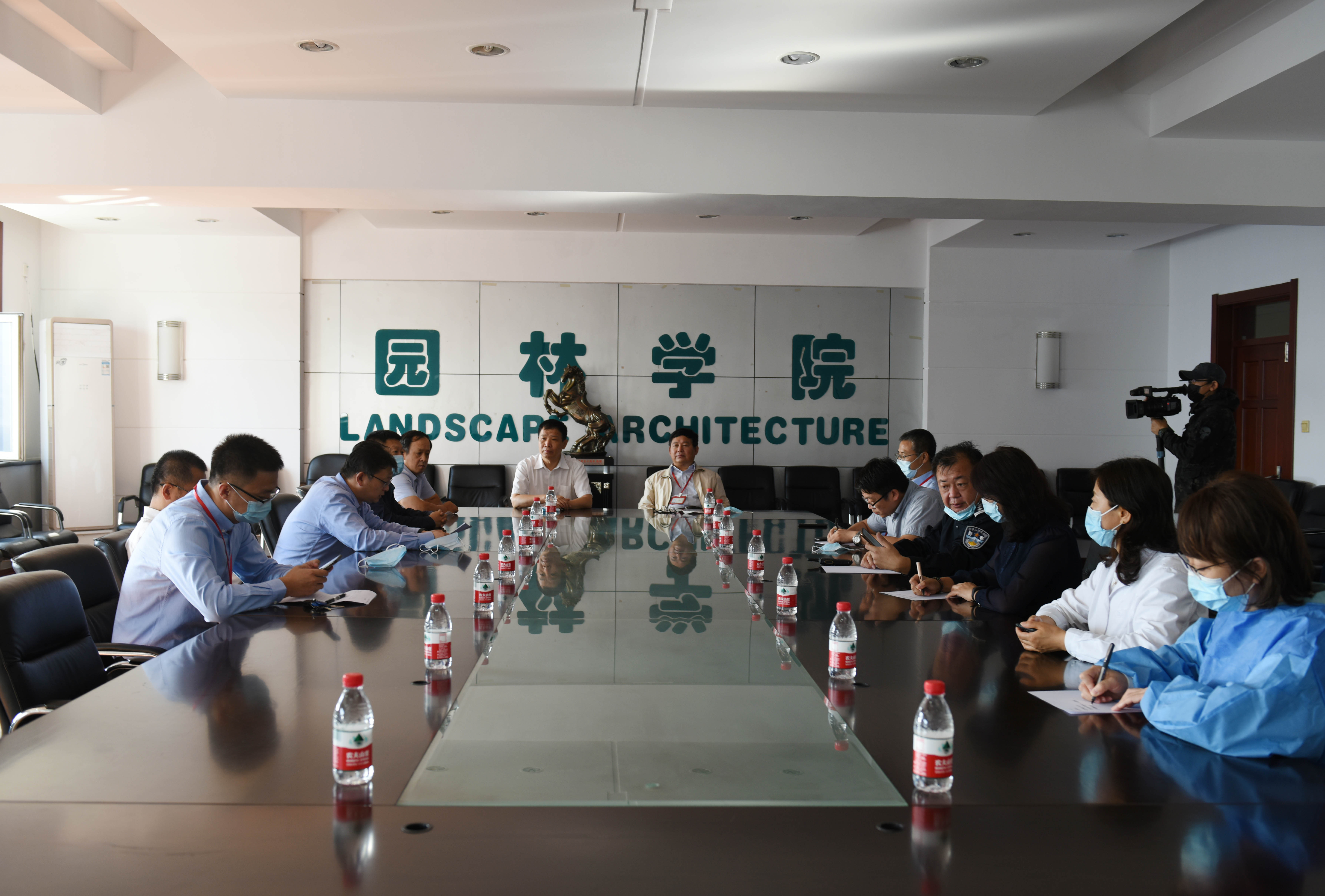 学校召开迎新工作疫情防控专题会