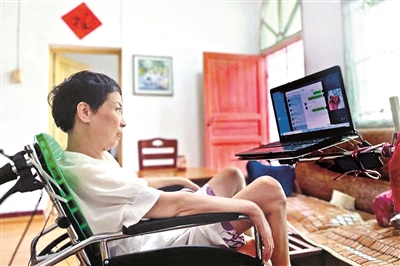 两次“雇凶杀己”失败后，患渐冻症的女人要抵抗没有尊严地活着