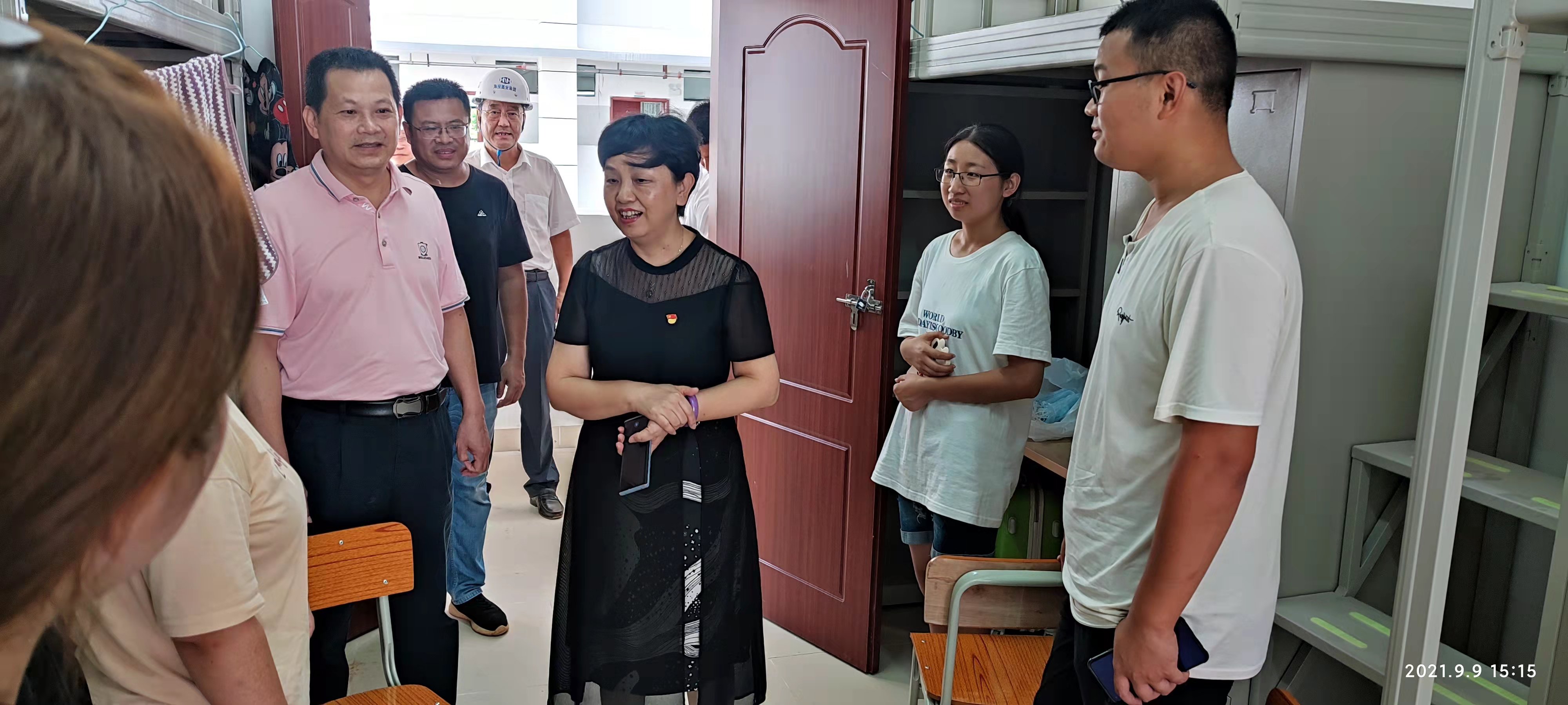 李红梅、林强看望2021级研究生新生