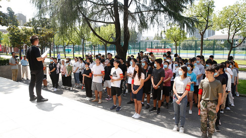 学校组织开展防空疏散演练